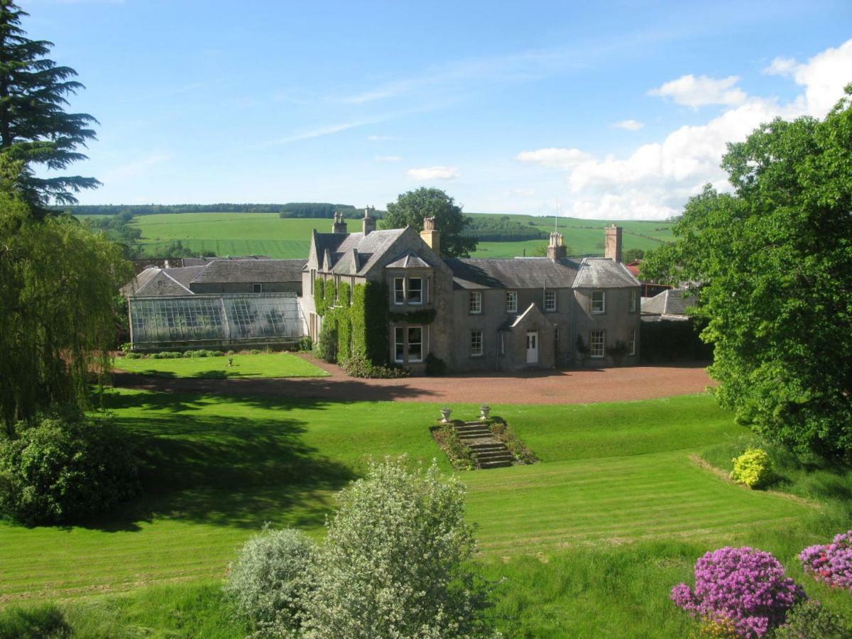Newton Farmhouse B & B Jedburgh Εξωτερικό φωτογραφία
